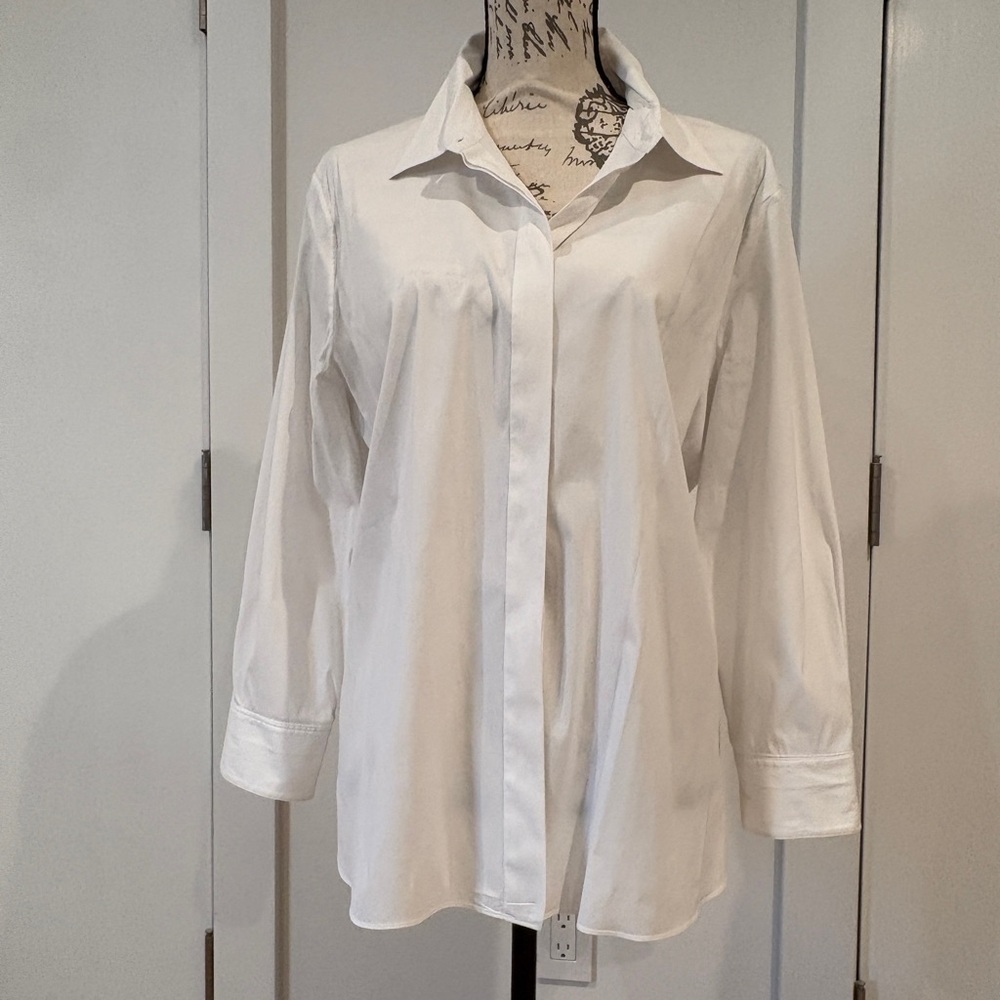 Theory women’s white button-down shirt size XL or L, sleeves, 21.5 inches